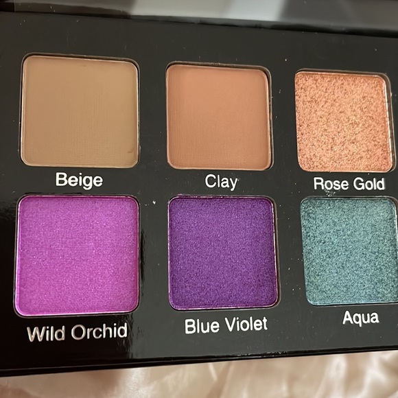 Violet Voss~Essentials 2 Eye shadow palette - Picture 2 of 6